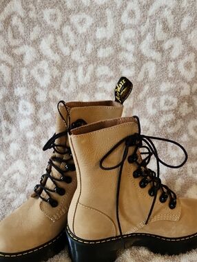 Dr. Martens Tan Suede Leather Leather Platform Boots with Black Sole Size 7 NWT